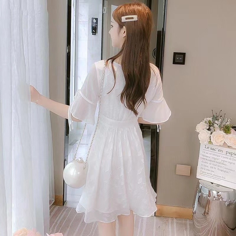 Váy voan trắng kiểu Pháp, mẫu mới mùa hè, mang đến vẻ tươi tắn và thanh lịch, giúp dáng người nhỏ nhắn trông cao hơn