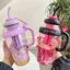 Bình Đựng Nước Hoạt Hình Kèm Ống Hút 1300ML, Bình Nước Có Quai Cầm Dễ Thương Cho Bé & Người Lớn