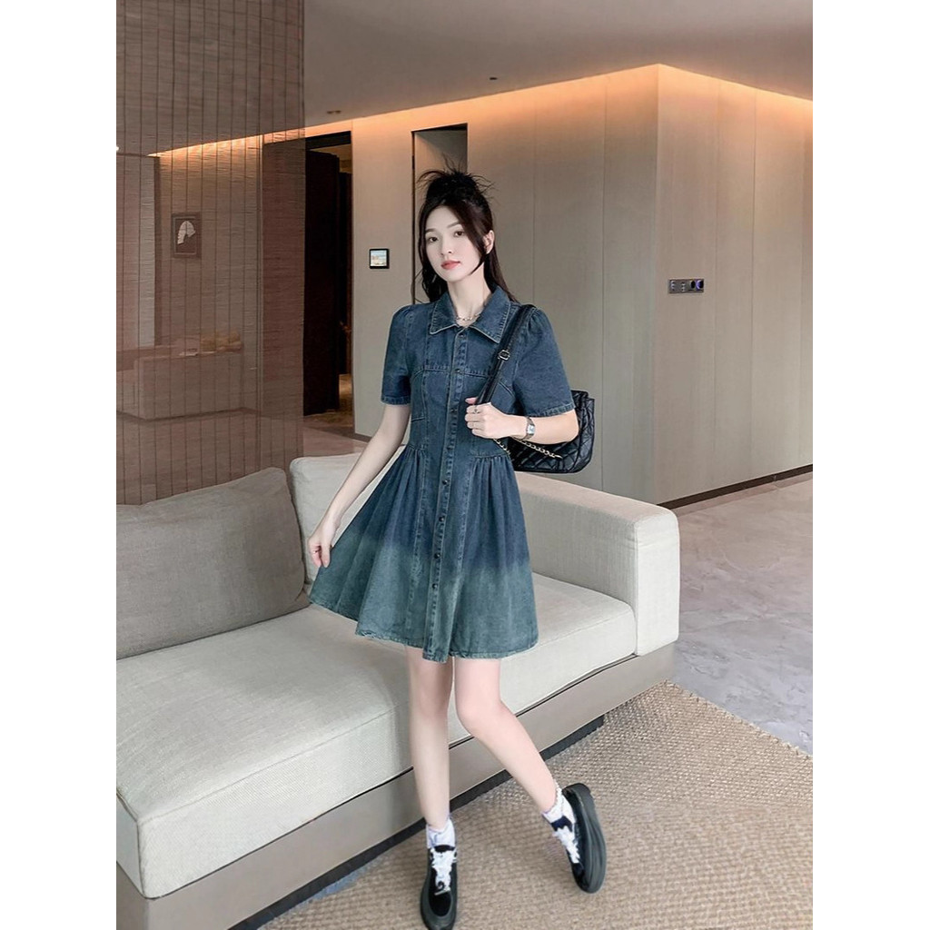 Váy denim cổ xanh nhỏ nhắn, thời trang mùa hè mới, phong cách và tôn dáng với phần eo thon gọn, váy ngắn.