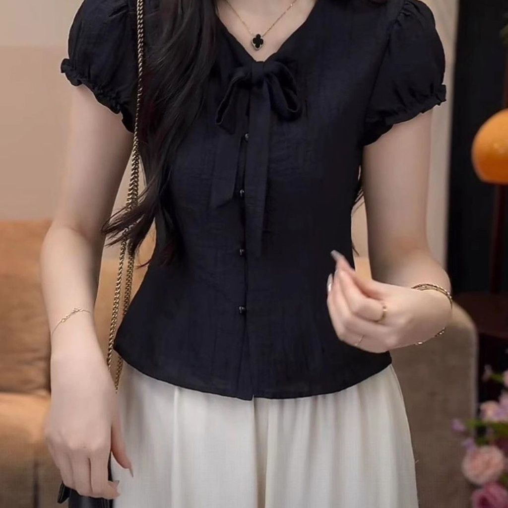 Áo sơ mi nữ tay bong bóng cổ chữ V mỏng nhẹ, phù hợp mùa hè