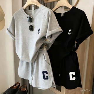 Áo thun và quần short thể thao phiên bản Hàn Quốc chất lượng chính hãng, phù hợp mặc hàng ngày vào mùa hè.