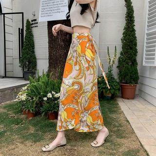 Váy bọc một mảnh phong cách dân tộc, phù hợp đi biển chống nắng