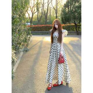Đầm maxi chấm bi kiểu Pháp tinh tế dành cho nữ, mùa hè 2025, quyến rũ và gợi cảm, đầm xếp ly ở eo.