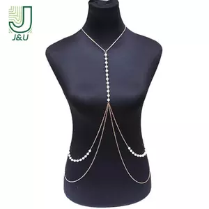 Trang sức gợi cảm: Dây chuyền body ngọc trai giả và dây thắt lưng bikini