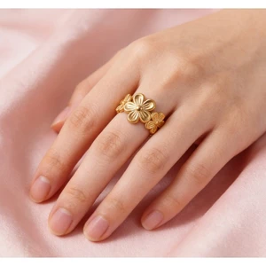 Nhẫn thép titan nữ khí chất thời trang hoa vàng 18K