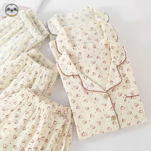 Bộ đồ ba mảnh từ sợi cotton nguyên chất hai lớp, phù hợp mùa xuân và thu, thoải mái mặc trong nhà