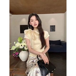 Áo sơ mi ren nơ lớn phối màu xanh tím, dáng slim-fit vai ngắn, size lớn phù hợp xu hướng xuân hè ngọt ngào