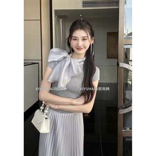 Áo sơ mi ren nơ lớn phối màu xanh tím, dáng slim-fit vai ngắn, size lớn phù hợp xu hướng xuân hè ngọt ngào