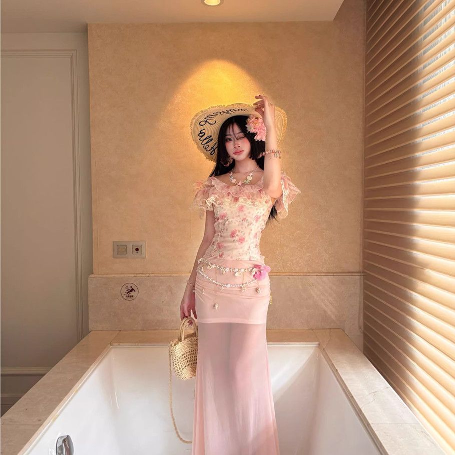 Top nữ họa tiết hoa khéo léo, dáng ôm body cao eo - phù hợp mùa xuân hè