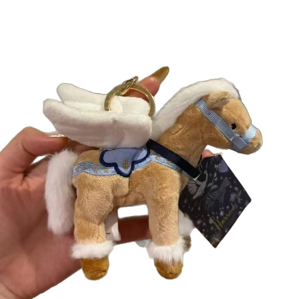 Mặt dây chuyền búp bê Harold Angel Pony sang trọng – Quà tặngperfect cho tín đồ du lịch