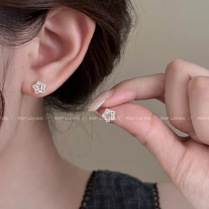 Bông tai ngôi sao năm cánh bạc rỗng, thiết kế nhỏ và tinh tế, phù hợp cho người yêu thích vẻ thanh lịch