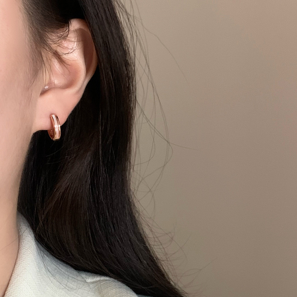 Bông tai vàng hồng hình tròn vỏ đơn giản, phù hợp cho nữ