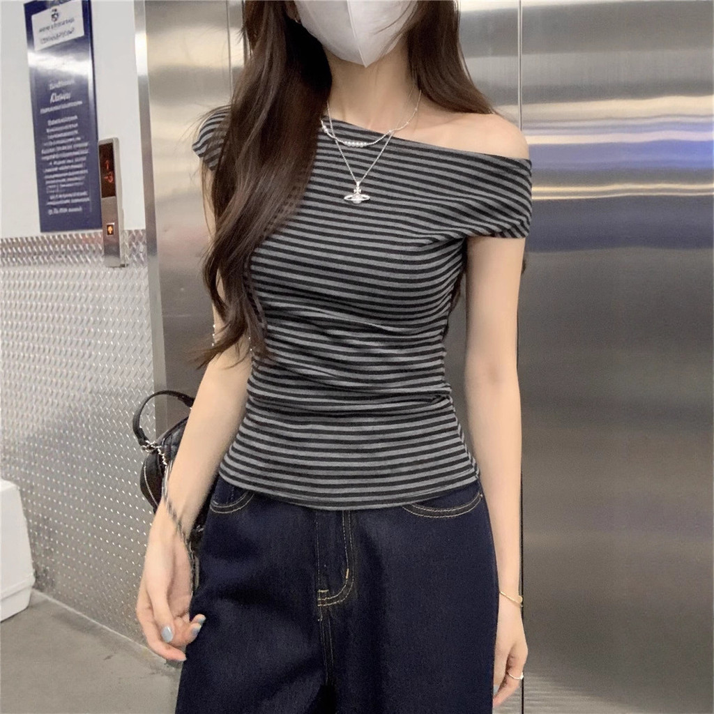 Pure Desire Style Áo thun ngắn tay sọc lệch vai màu sắc tinh khiết dành cho nữ