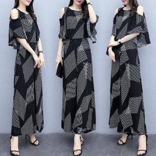 Bộ đồ nữ thời trang mùa hè: áo in họa tiết cổ tròn tay ngắn và quần ống rộng cạp cao.