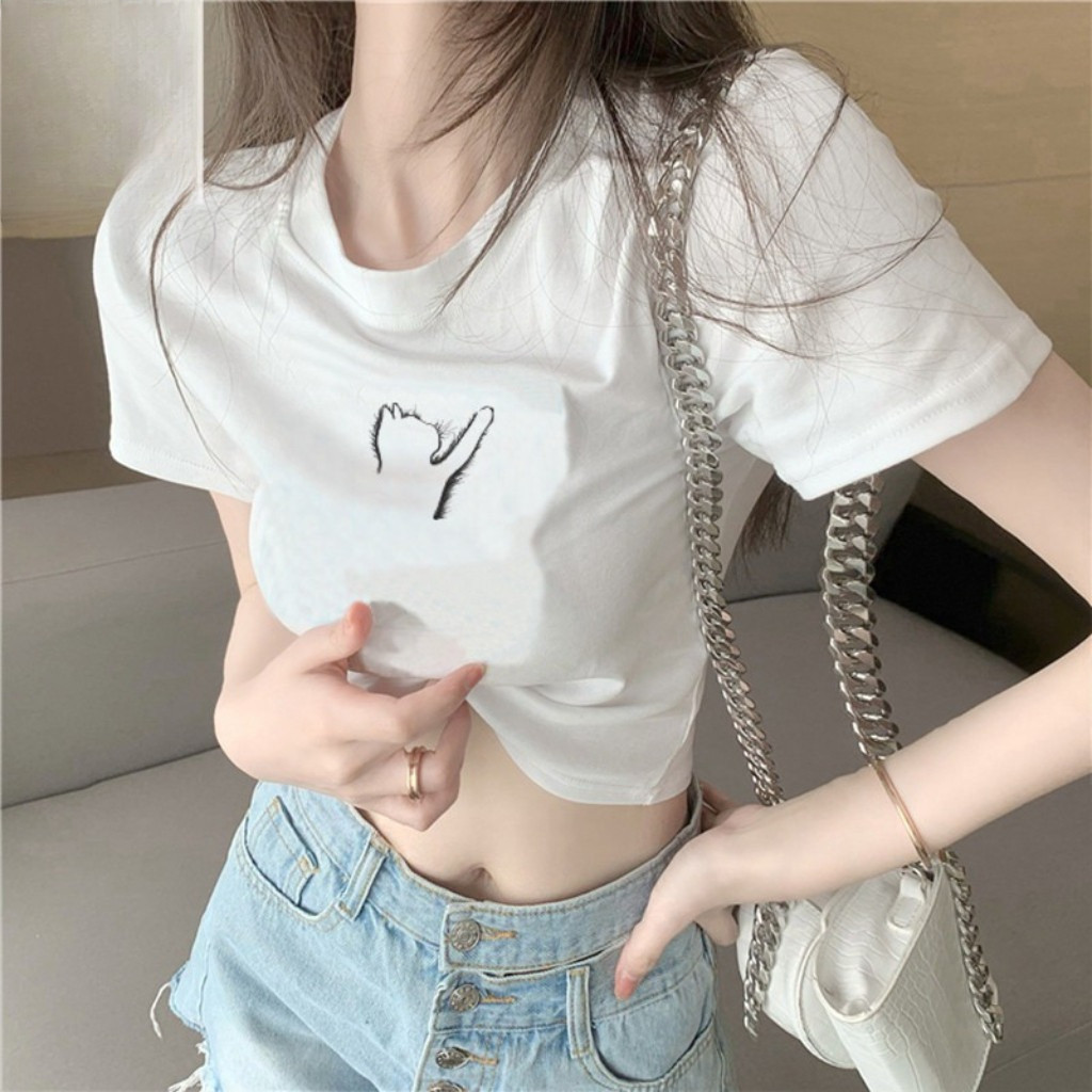 Áo thun nữ tay ngắn cổ tròn, thiết kế đơn giản, mềm mại và thoải mái.
