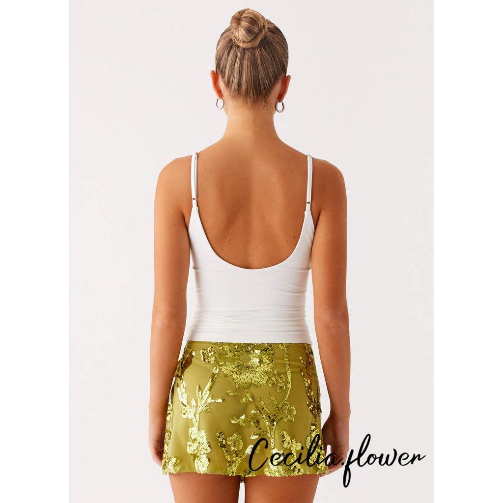 Váy mini sequin thấp với dây buộc bên hông, phù hợp cho các bữa tiệc hoặc sự kiện đặc biệt.