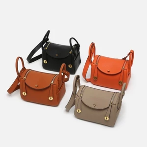 Túi xách nữ phong cách mới 66789 / Da bò hai lớp / Chất lượng cao / 26cm & 22cm & 19cm / Túi phong cách mới / Túi gối / Xu hướng thời trang / Túi xách chéo một vai / Túi bé gái