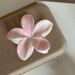 Kẹp tóc cao cấp họa tiết hoa kẻ sọc Frangipani, phù hợp mọi dịp