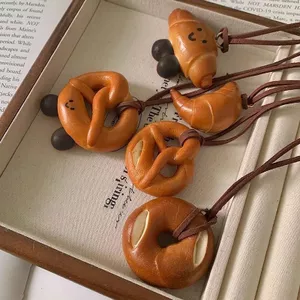 Vòng cổ bánh mì nút nước kiềm dễ thương