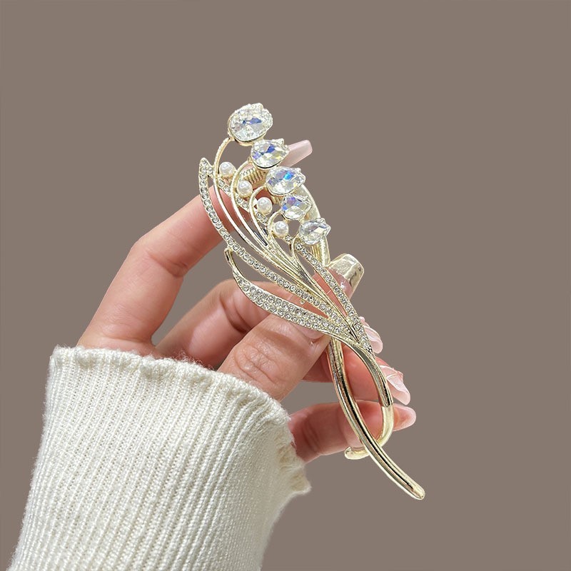 Kẹp Tóc Duoi Cá Tua Rua Với Ánh Sáng Sang Trọng Và Họa Tiết Bướm Xoắn - Phù Hợp Cho Làm Đẹp Đầu Sau