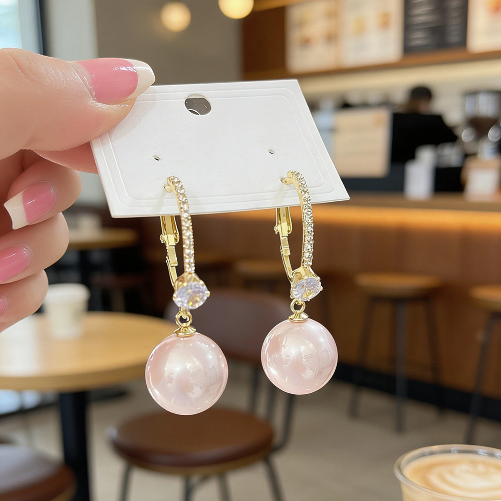 Trang sức thời trang nữ: Bông tai nơ ngọc trai với chi tiết zirconia tinh xảo