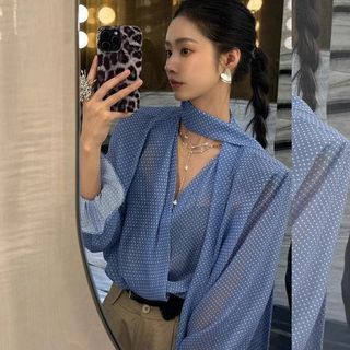 Nền Xanh Trắng Áo Sơ Mi Top Nữ Vải Voan Mỏng Nhẹ, Cổ Chữ V Và Dây Ruy Băng - Thiết Kế Thanh Lịch Cho Mùa Xuân 2026