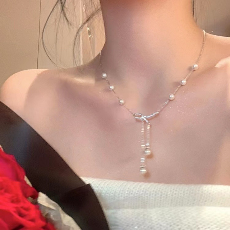 Thời trang nữ - Vòng cổ ngọc trai với nơ thanh lịch