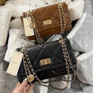 Chio2nd - Túi Chần Trám Da Trơn Mềm Khoá Xoay Đeo Vai Charm đồng xu