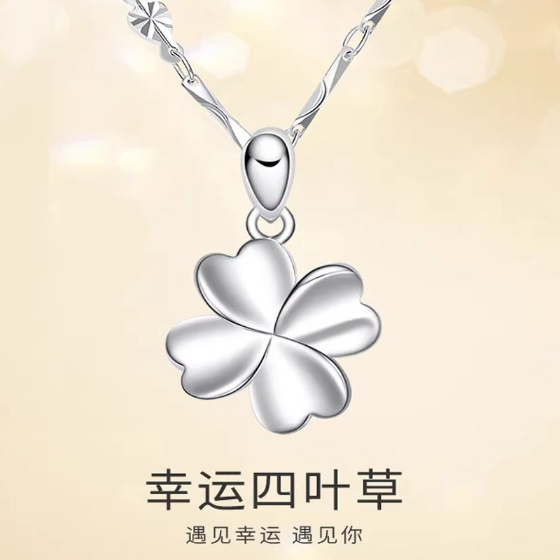 Vòng cổ cỏ bốn lá mang lại may mắn và vẻ sang trọng