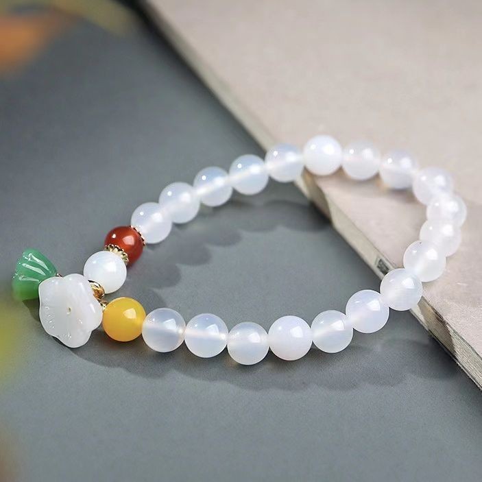 Vòng tay mã não trắng mặt dây chuyền hoa sen màu trắng tươi cho bạn gái