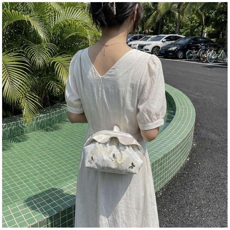 Đeo chéo thêu bướm xếp li mới dành cho nữ