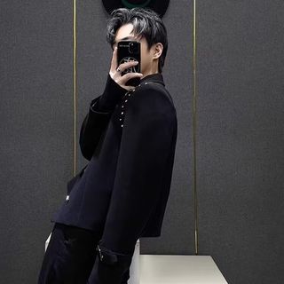 Áo Blazer ngắn viền đính tán, style sành điệu cho nam