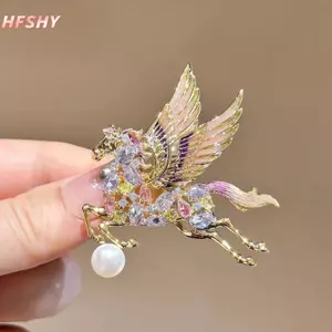 Áo len nữ thời trang với phụ kiện pha lê cánh ngựa thổ cẩm, phù hợp mọi dịp
