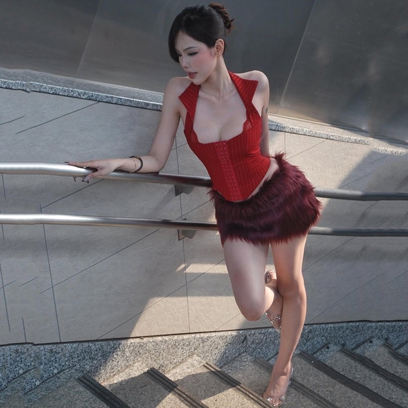 Cá tính áo sọc dây ren skinny, thiết kế gợi cảm, phù hợp thời trang hiện đại