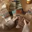 Tất ống giữa JKDESIGN phong cách Retro Fair Isle, chất liệu cotton dày dặn, phù hợp cho cả nam và nữ trong dịp Giáng sinh