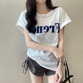 Áo thun nữ tay ngắn dáng rộng, thiết kế mới mùa hè, phong cách retro độc đáo, thời thượng.
