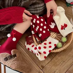 Tất 2026 Màu Trắng Đỏ Thêu Nơ Dành Cho Nữ Phong Cách Trẻ Trung Năng Động Cotton Nhung Mềm Mịn Thoáng Mát Hút Ẩm