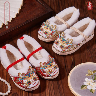 Hàng sẵn có Vận chuyển nhanh Năm Rồng Hanfu Giày Cotton dày Hoa trang phục cổ xưa Phong cách cổ xưa Giày thêu bé gái Mùa đông Phong cách mới Phong cách dân tộc Giày bé gái Cảm giác cao cấp 01
