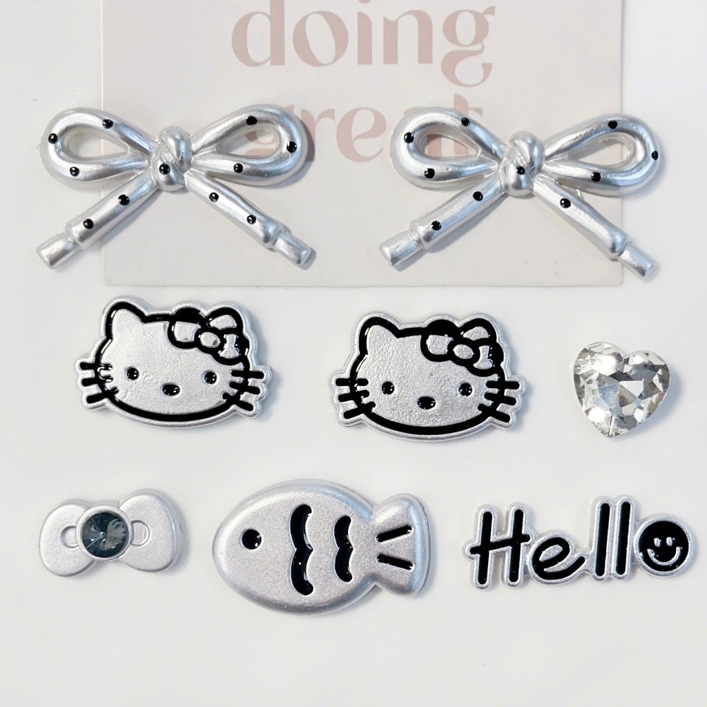 Set charm Hello Kitty bạc chấm bi - Set charm 8 món trending 2026- Siu HOT
