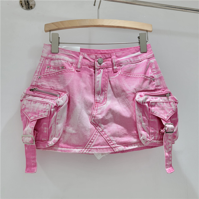 Váy hình túi retro với chất liệu denim mỏng, thiết kế ba chiều mới lạ