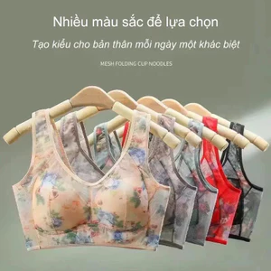 Áo Ngực Nữ Việt Nam dành cho người trung niên với kích cỡ lớn, màu khoá thân, chất liệu ren tinh tế và không có vòng kim loại.