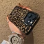 Vỏ điện thoại iPhone 16 Pro Max, mẫu vải hoa văn báo đốm cổ điển, phù hợp với Apple Watch Series 15, xu hướng 14, chống