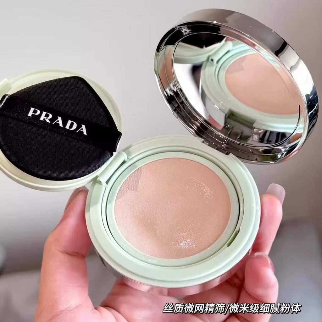 PRADA 25 Mùa Xuân Sản Phẩm Mới Đệm Nylon LC5 Màu Trắng Chất Lỏng Nền Nhẹ Không Tháo Trang Điểm