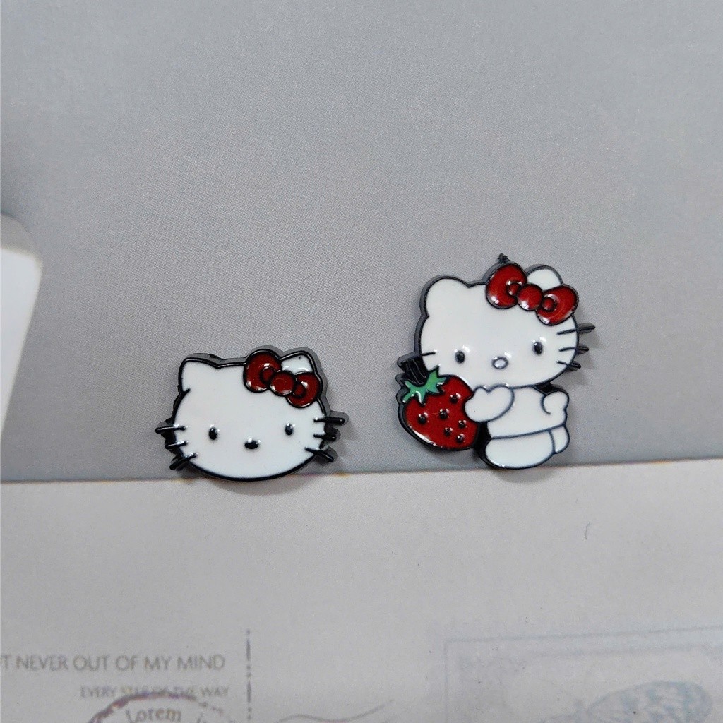 Set Charm Hello Kitty & Dâu Tây Cute – Kitty Nơ Đỏ Nơ Hồng Ôm Dâu, Charm Gắn Dép DIY Ngộ Nghĩnh