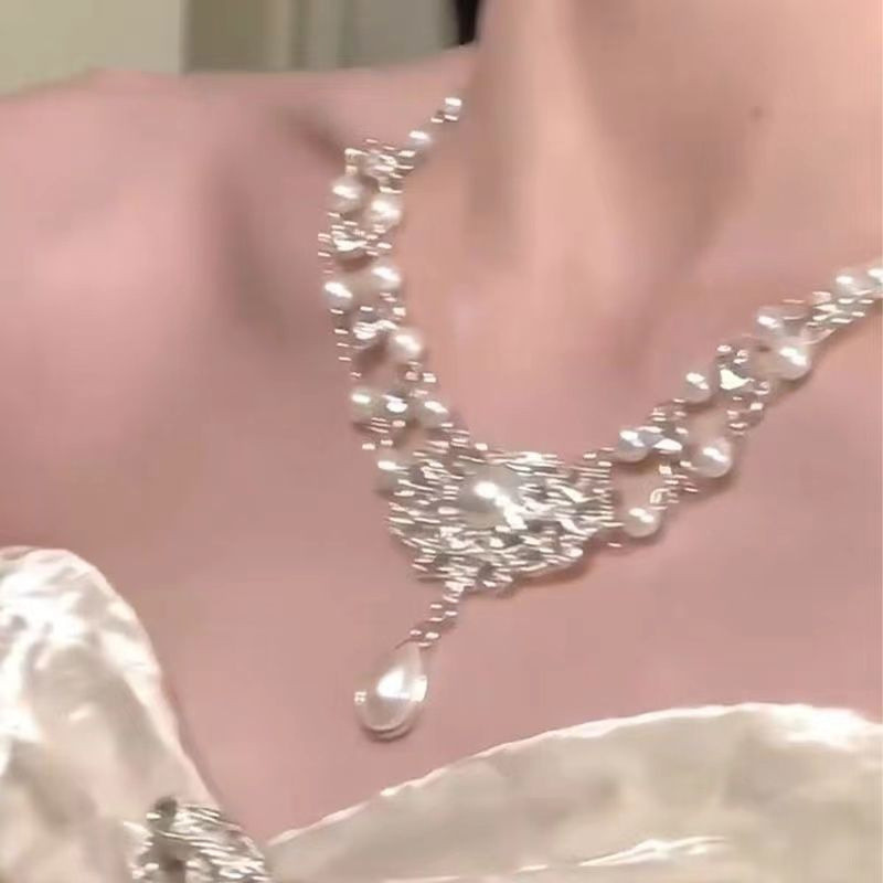 Nhẹ nhàng chuỗi xương đòn zircon và ngọc trai hai lớp tua rua, ánh sáng nhấp nháy, phong cách mới sang trọng