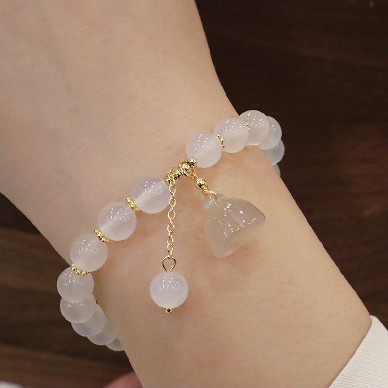 Vòng tay mã não trắng mặt dây chuyền hoa sen màu trắng tươi cho bạn gái