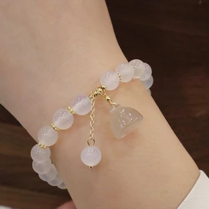 Vòng tay mã não trắng mặt dây chuyền hoa sen màu trắng tươi cho bạn gái