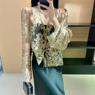 Áo sơ mi ren thêu hoa xù mỏng, thời thượng cho xuân hè