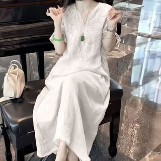 Váy cổ chữ V kiểu mới,dáng rộng, tôn dáng và thanh lịch.