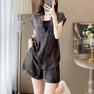 Bộ đồ thời trang nữ mùa hè, tôn dáng và thanh lịch, thiết kế nhẹ nhàng, bộ hai mảnh áo ngắn tay và quần short màu trơn.